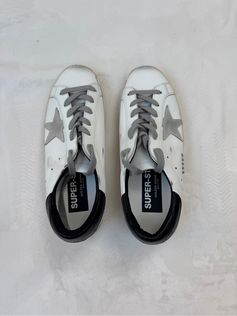 NEW Golden Goose Classic Sneaker - Picture 3 of 9